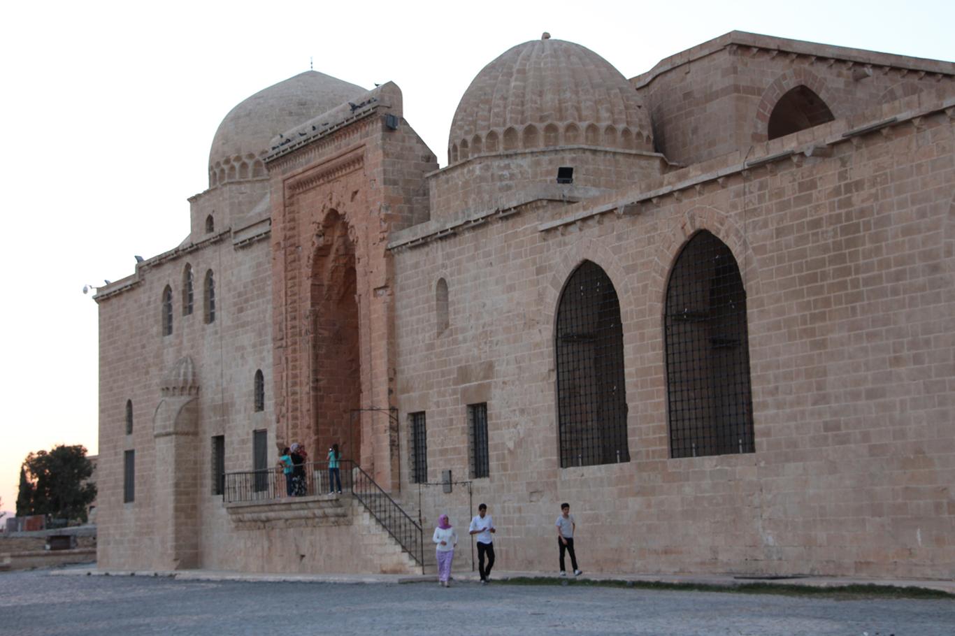 Kasımiye Medresesi’ndeki kan izi ziyaretçilerin dikkatini celp ediyor Kasımiye Medresesi’ndeki kan izi ziyaretçilerin dikkatini celp ediyor
